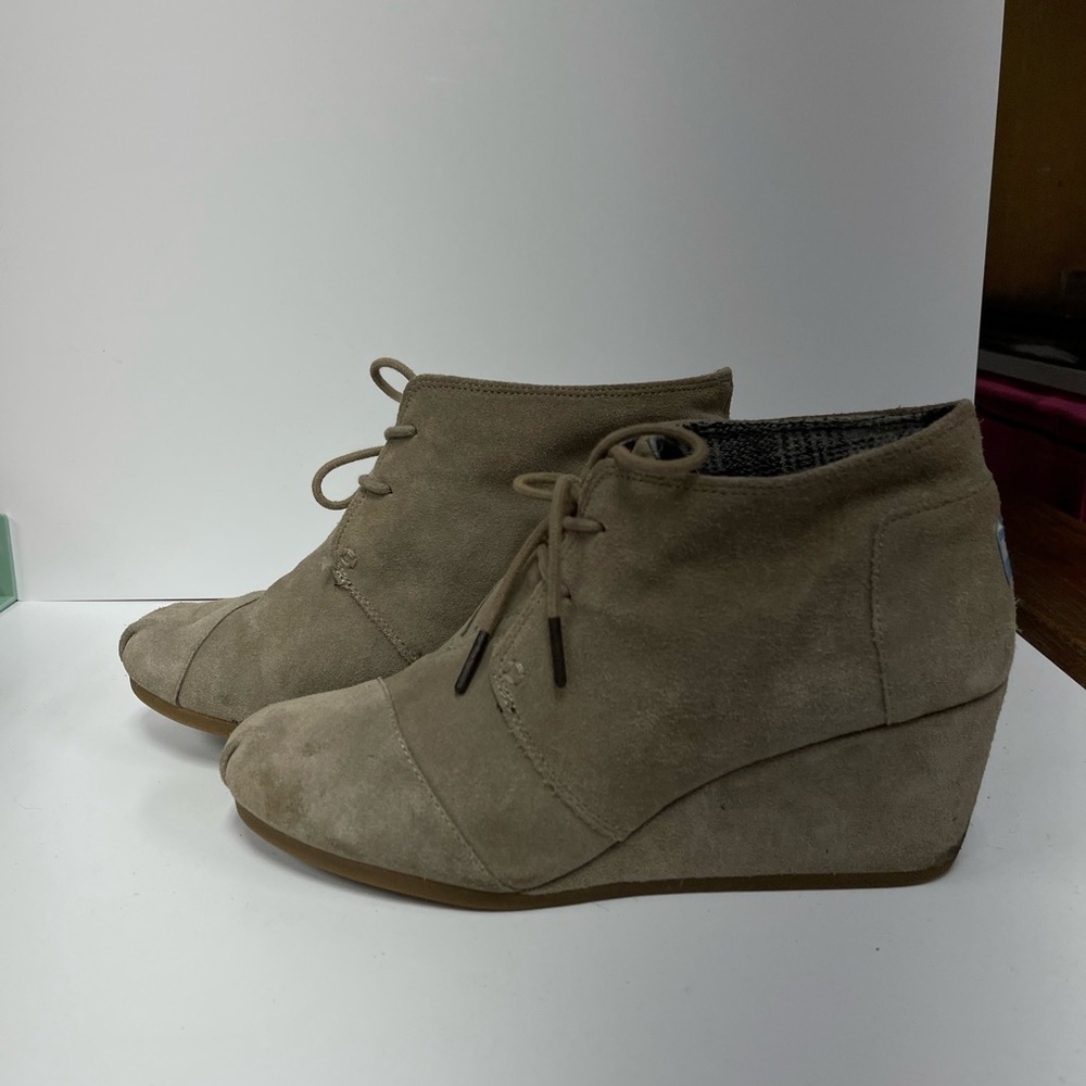 TOMS Suede Wedge Booties Women’s Size 11 Taupe Lace-Up Shoes